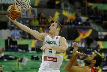 Brasil fue superior a Argentina y pasa a siguiente ronda del mundial de Baloncesto