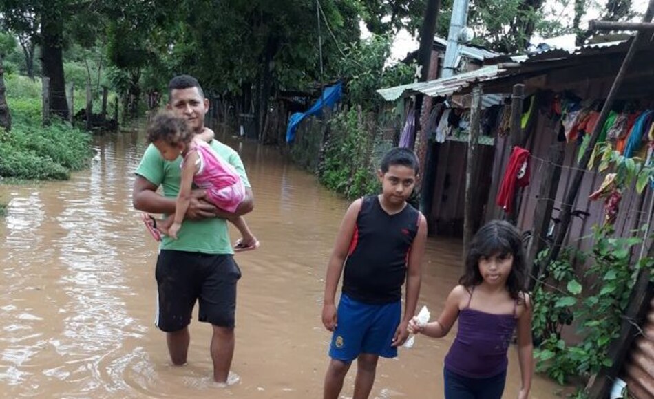 Se desborda el río La Villa e inunda cuatro viviendas