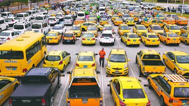 Taxistas rechazan servicio Uber