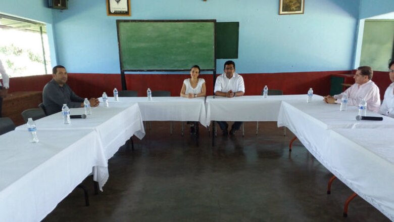 Indígenas cierran paño en vía Interamericana; Vicepresidenta llega a Tolé