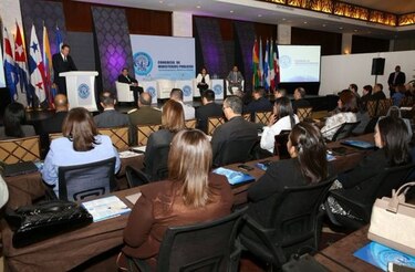 Panamá tiene el compromiso de proteger al centro financiero: Varela