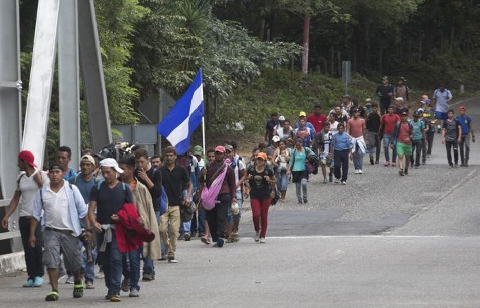 Trump advierte a Honduras que frene caravana de migrantes hacia Estados Unidos