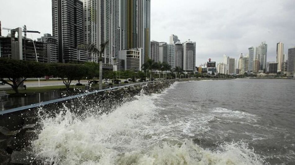 Sinaproc lanza aviso por el fenómeno mar de fondo en costas del pacífico panameño