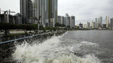 Sinaproc lanza aviso por el fenómeno mar de fondo en costas del pacífico panameño