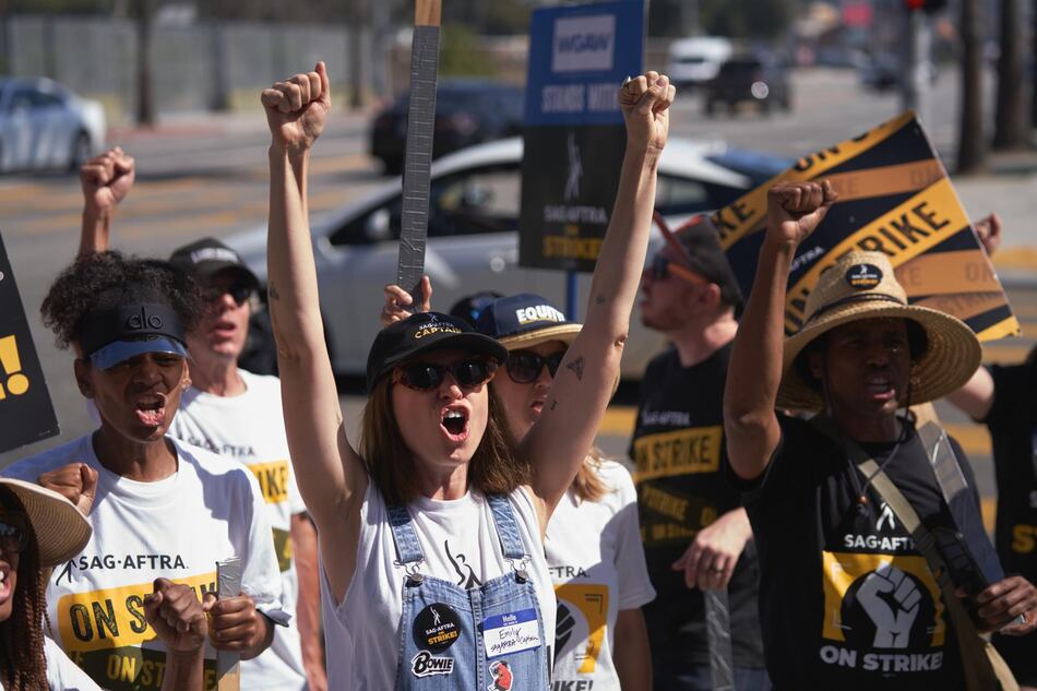 ‘¡Ganamos!’: Actores de Hollywood celebran el fin de la huelga