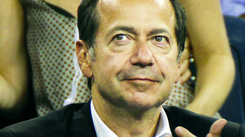 Paulson utiliza su fortuna como garantía