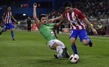 Atlético de Madrid golea y pasa a octavos de final; Málaga es eliminado
