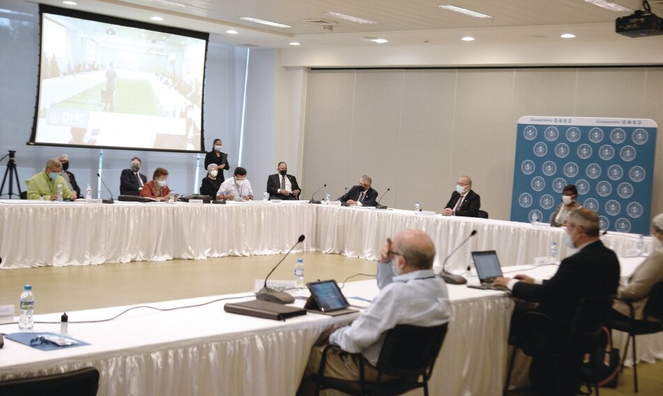 Un diálogo, dos corrientes