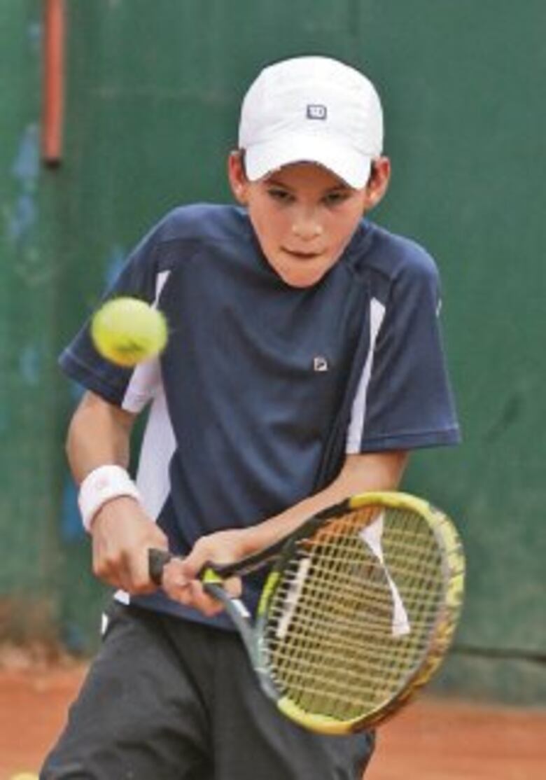 Promesas del tenis local se exhiben