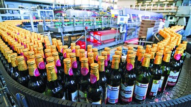 Ganancia de AB InBev anota primera caída