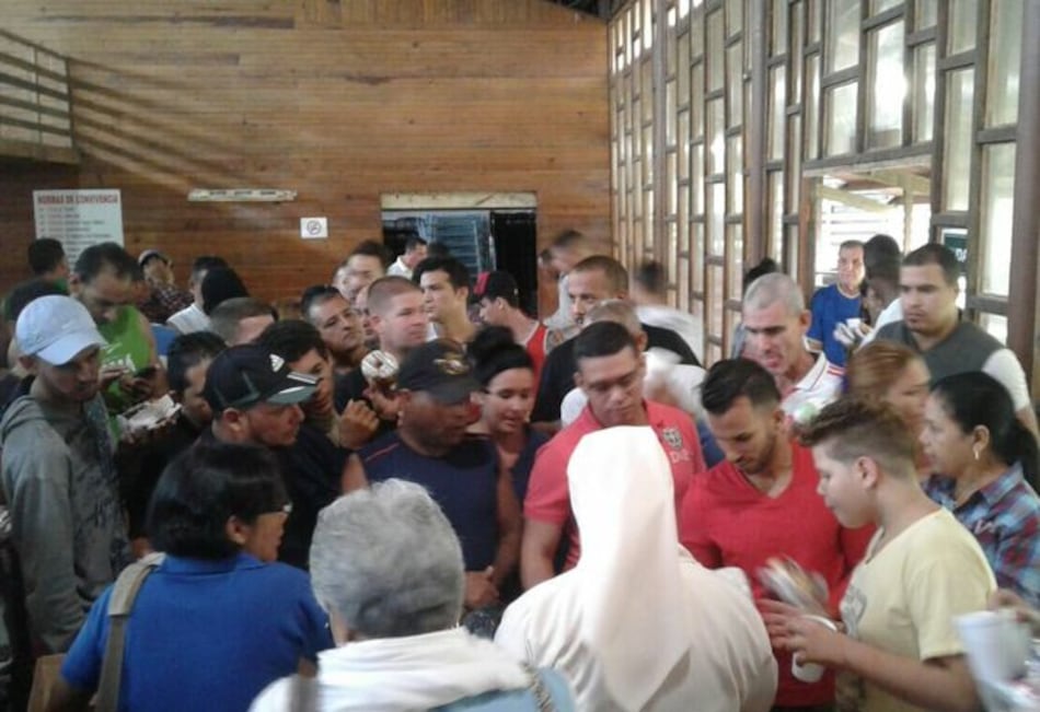Cubanos que se retiraron del albergue de Los Planes son detenidos en Costa Rica