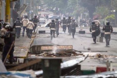 Socialistas piden a Maduro cese de persecución