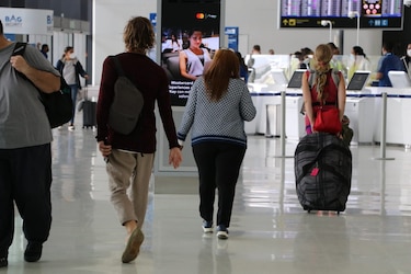 Tráfico mundial de pasajeros aéreos creció 52.4% en marzo