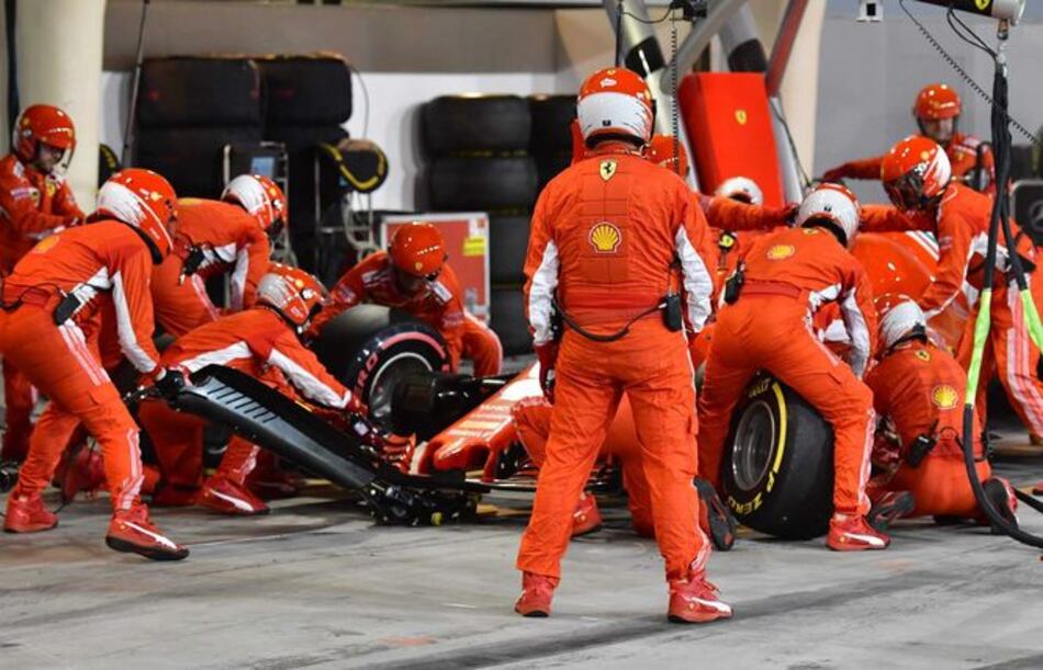 Raikkonen atropella a un mecánico y se retira del GP de Bahréin