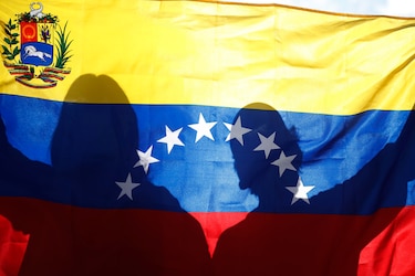 Panamá prorroga medida que permite a venezolanos usar pasaporte vencido en trámites legales