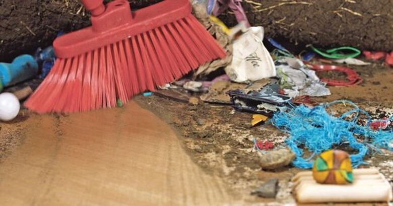 Rechazar la basura y el plástico desde el arte