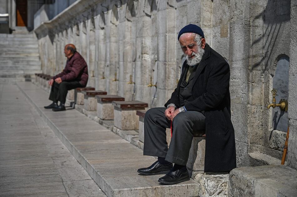 Turquía decreta confinamiento total para personas mayores de 65 años y enfermos crónicos