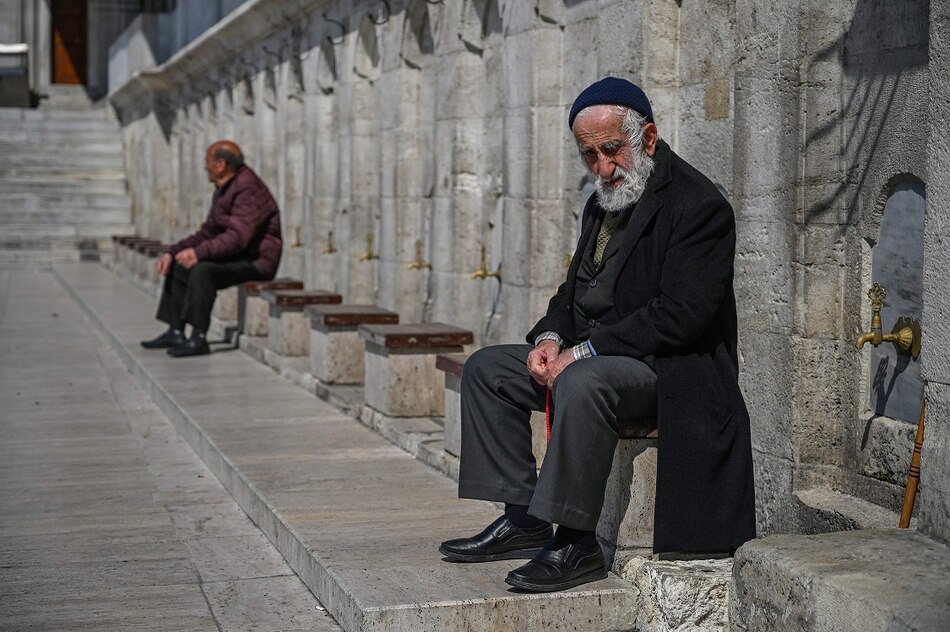 Turquía decreta confinamiento total para personas mayores de 65 años y enfermos crónicos