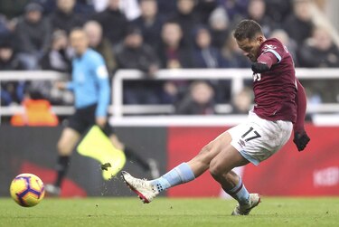 Manchester City suma 12 victoria en 14 fechas
