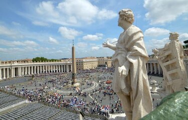 Dos papas concelebrarán canonizaciones ante un millón de fieles