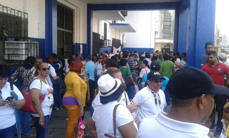 Gobierno y docentes reanudan este miércoles las negociaciones