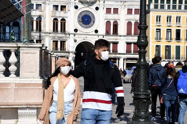 Italia impone enorme cuarentena; primera víctima en América Latina