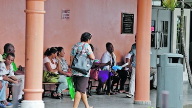 Persiste falta de insumos en el Hospital Santo Tomás