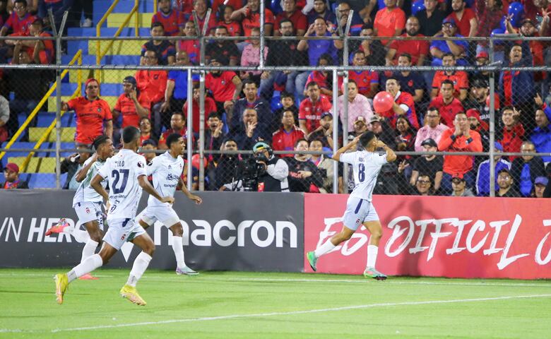 Con Armando Cooper hubo superioridad y manejo de la pelota, asegura DT del Sporting San Miguelito tras un valioso empate en Guatemala