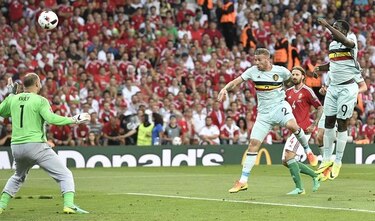 Bélgica golea a Hungría 4-0 y chocará con Gales