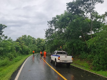 Se mantiene aviso de vigilancia en todo el país por lluvias; reportan afectaciones en al menos cuatro provincias
