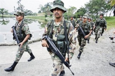 Ecuador eleva presencia militar en frontera con Colombia por enfrentamientos