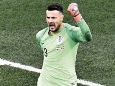 Portero croata Subasic anuncia su retiro de la selección