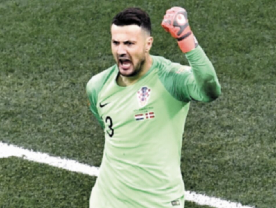 Portero croata Subasic anuncia su retiro de la selección