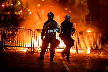 Trump fue llevado al búnker cuando manifestantes protestaban ante la Casa Blanca