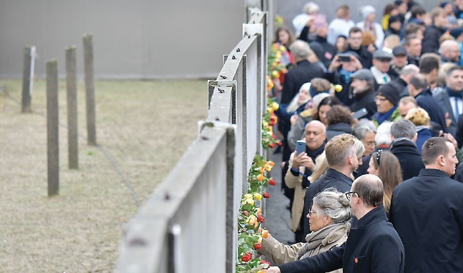 Si un tiempo fuertes ya desmoronados