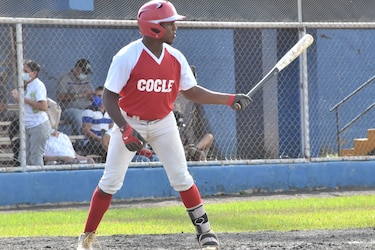 Juveniles se toman el diamante