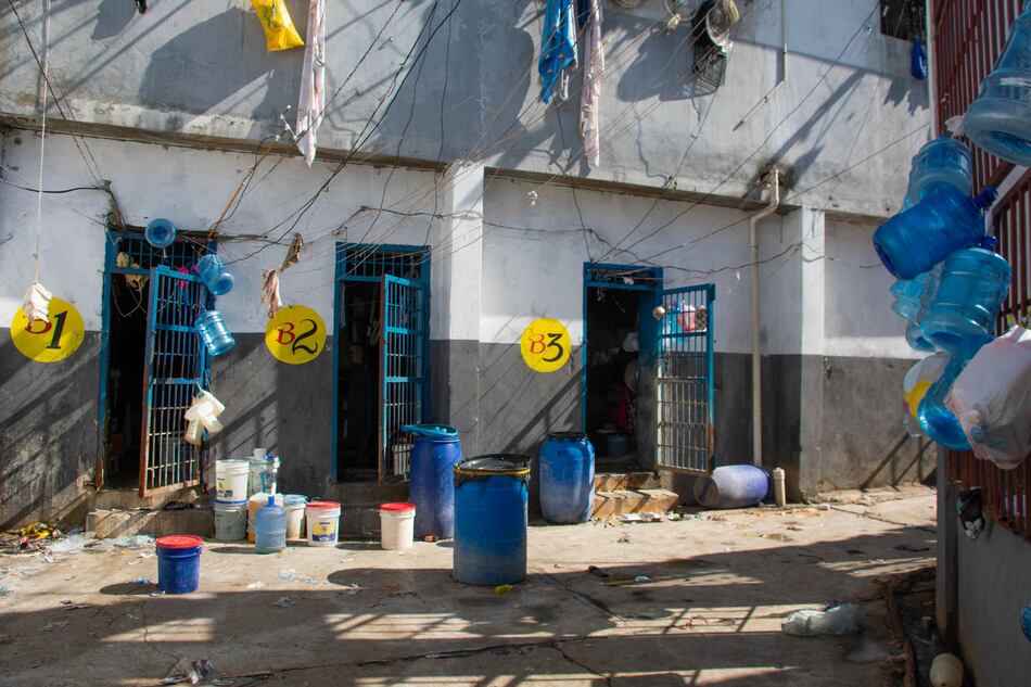 Unos 3,600 presos huyeron de la cárcel de Puerto Príncipe tras el ataque de bandas armadas