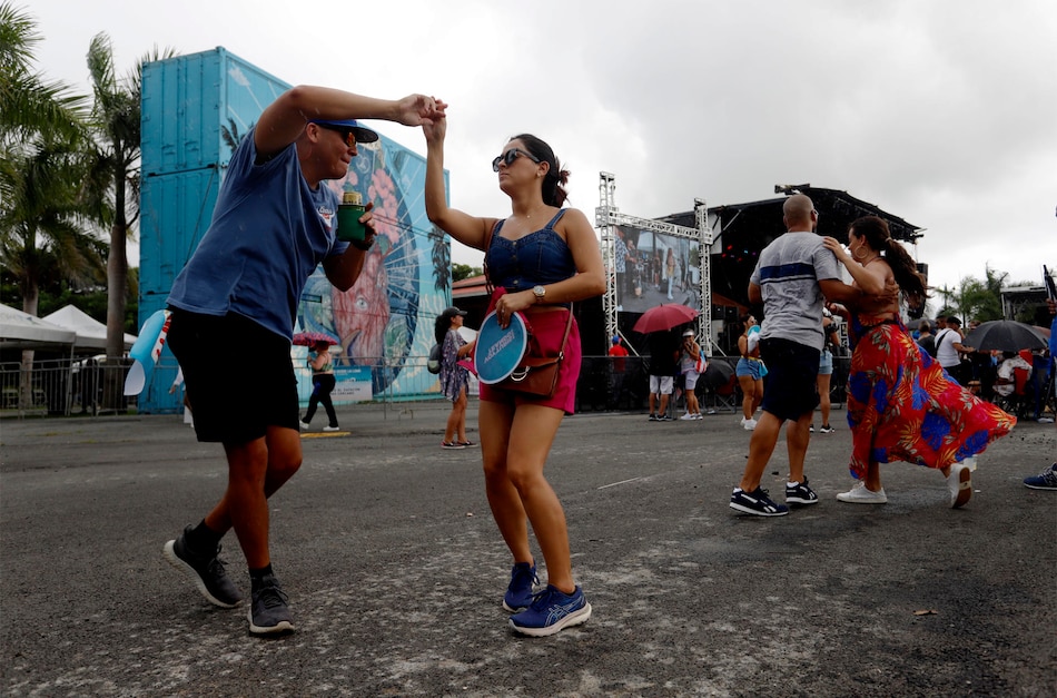Miles de personas bailan al son de la salsa con ‘Sesiones desde la Loma’ en Puerto Rico