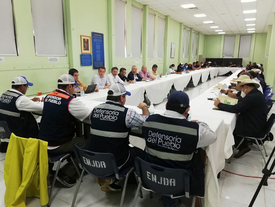 Proponen que precio de combustible quede en $3.32 el galón; Gobierno y Anadepo continúan en la mesa 