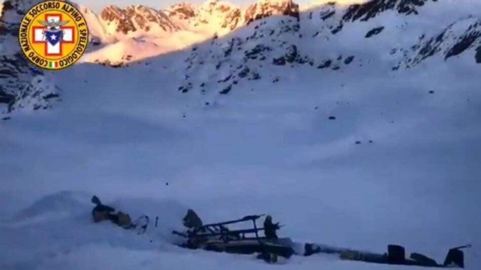 Mueren cinco al chocar avioneta y helicóptero en Italia
