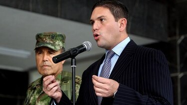 Ministro de Defensa colombiano responde a informe de HRW
