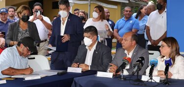 Docentes regresan este martes a las escuelas tras firmar acuerdo con el Meduca