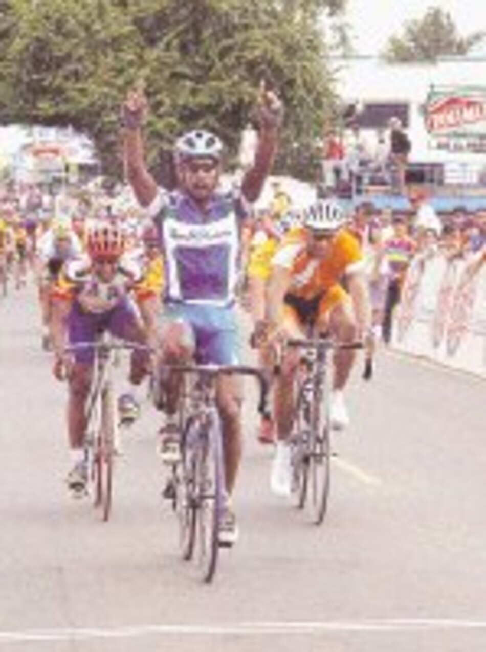 Colombiano Héctor Meza es líder