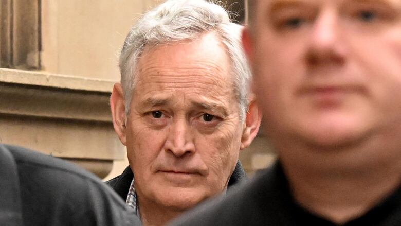 ‘Fuiste tú’: cómo un médico desenmascaró a la mujer que asesinó a 3 familiares con hongos venenosos que les sirvió en un almuerzo