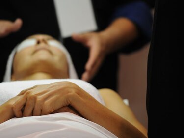 Nueva ley regula el uso de biopolímeros y otras sustancias en Panamá: multas de hasta $50 mil