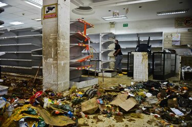 Venezuela: Al menos 12 muertos durante saqueos y tiroteos, ocho electrocutados en una panadería