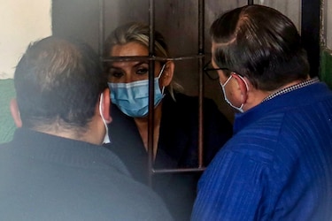 Juez de Bolivia autoriza trasladar a la expresidenta Áñez de la cárcel a una clínica