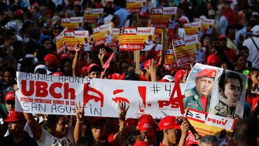 Más de mil 100 oficialistas postulados en primarias