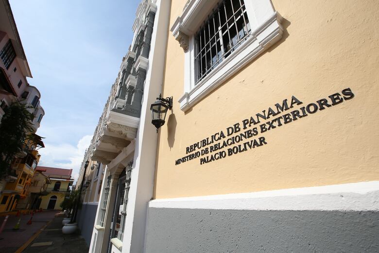 Neutralidad en medio de tensiones globales: Cancillería toma lecciones de Suiza y la Cruz Roja