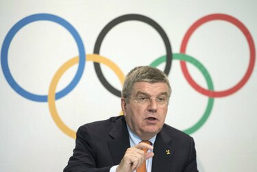 Presidente del COI sugiere un candidato de afuera para dirigir la FIFA